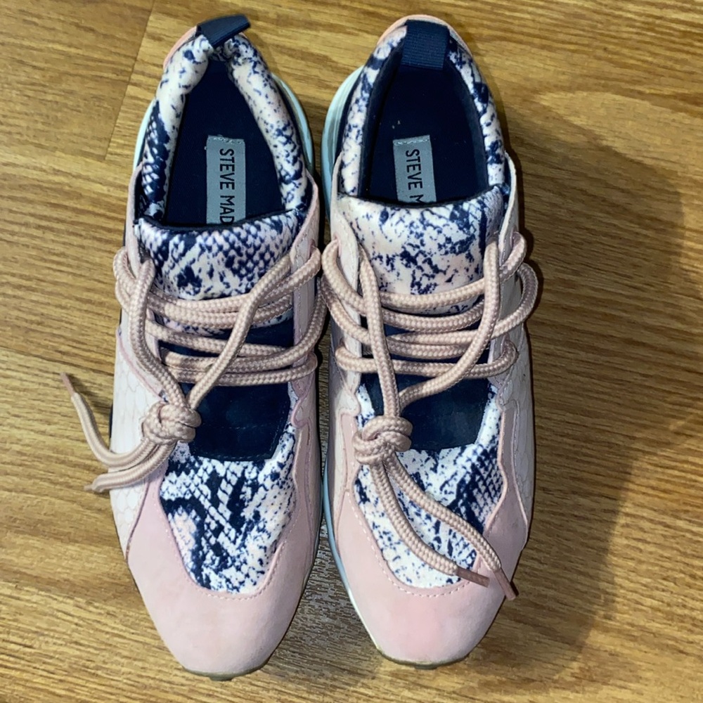 💥 Wonen’s Steve Madden sneakers